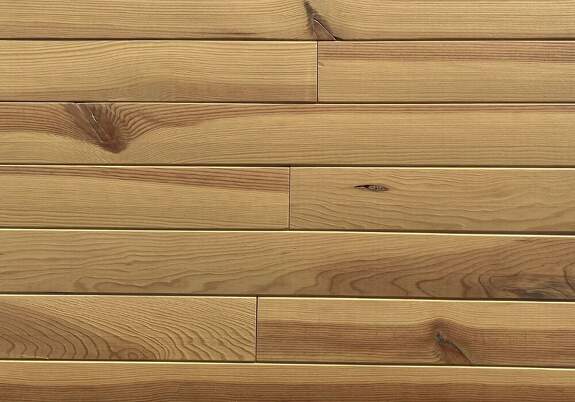 Le Roumain pin rustic